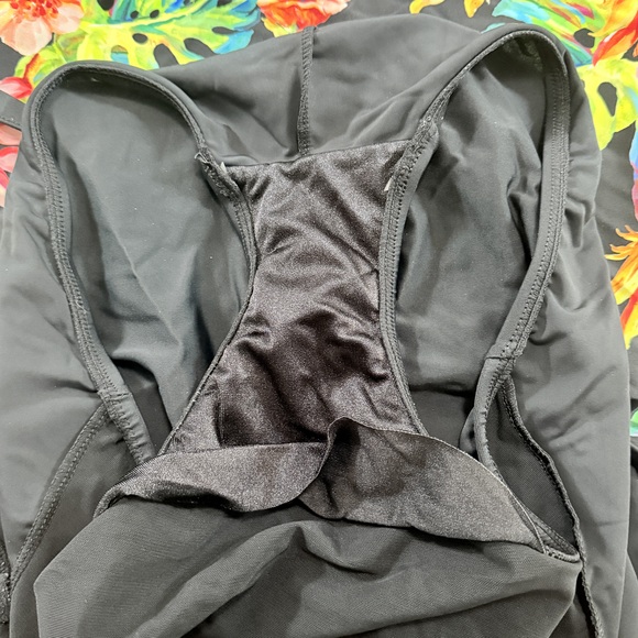 Maxine of Hollywood Full coverage tummy control one piece tropical swimwear one - Picture 4 of 8